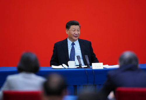 5月23日上午，中共中央总书记、国家主席、中央军委主席习近平看望参加全国政协十三届三次会议的经济界委员，并参加联组会，听取意见和建议。中共中央政治局常委、全国政协主席汪洋参加看望和讨论。新华社记者 谢环驰 摄